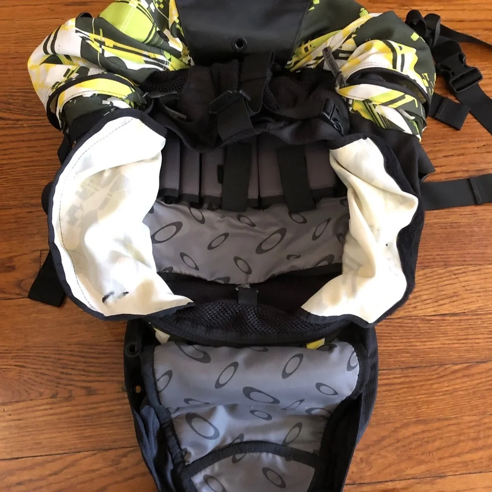 Vintage Y2K Oakley Icon Tactical Backpack